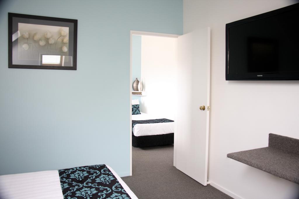 Motel Camelot On Ulster Hamilton Esterno foto