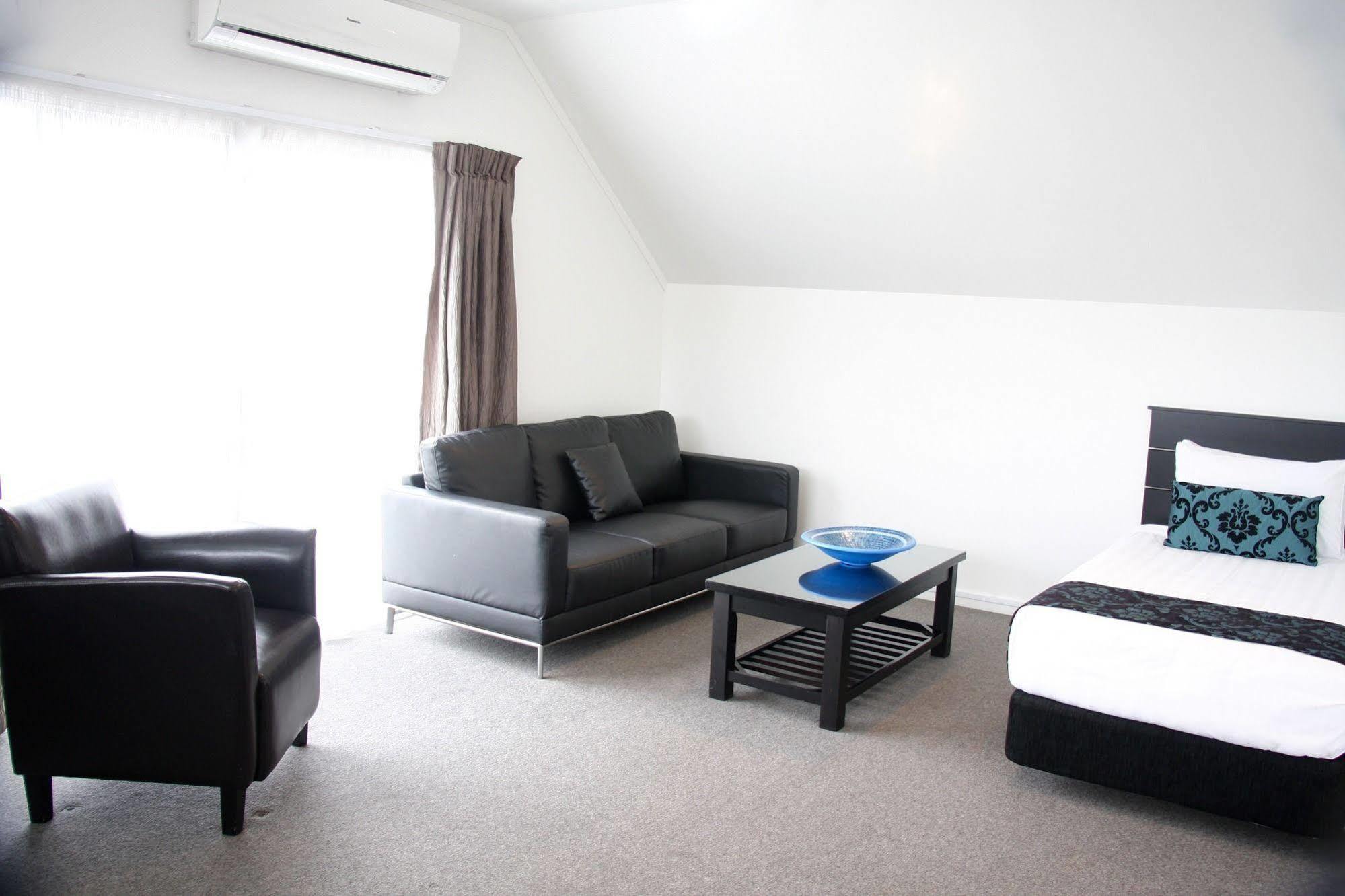 Motel Camelot On Ulster Hamilton Esterno foto