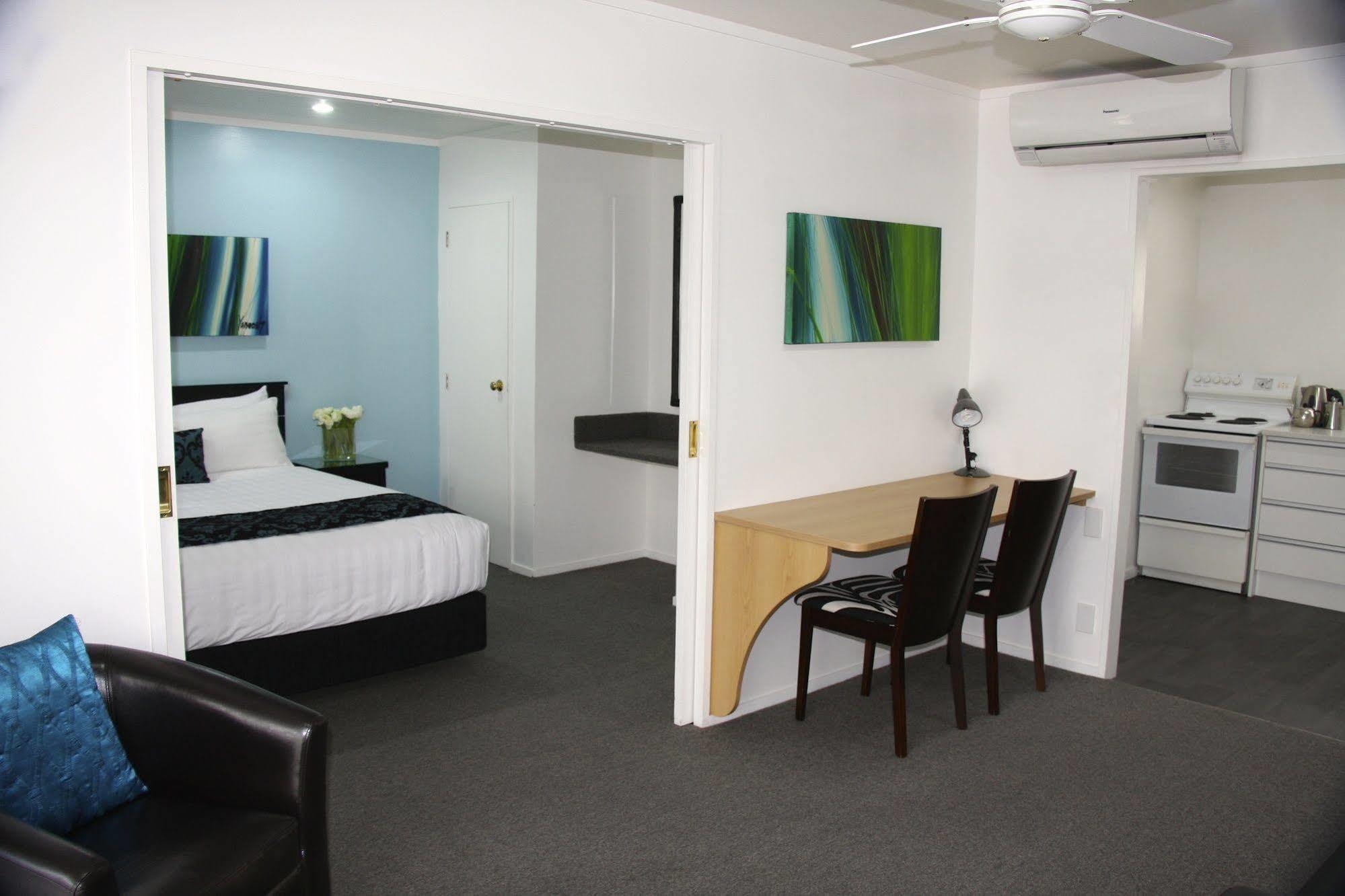 Motel Camelot On Ulster Hamilton Esterno foto