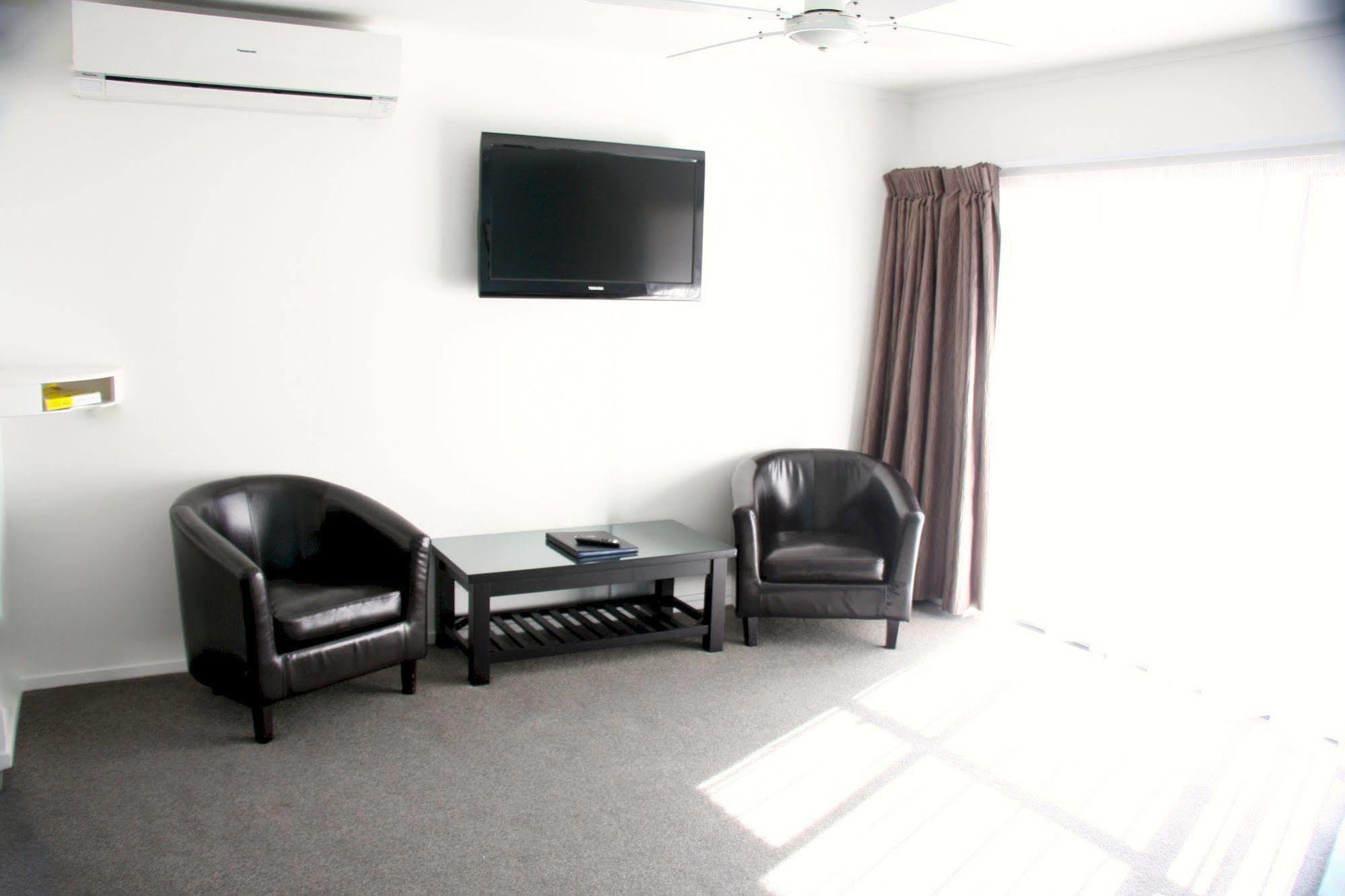 Motel Camelot On Ulster Hamilton Esterno foto